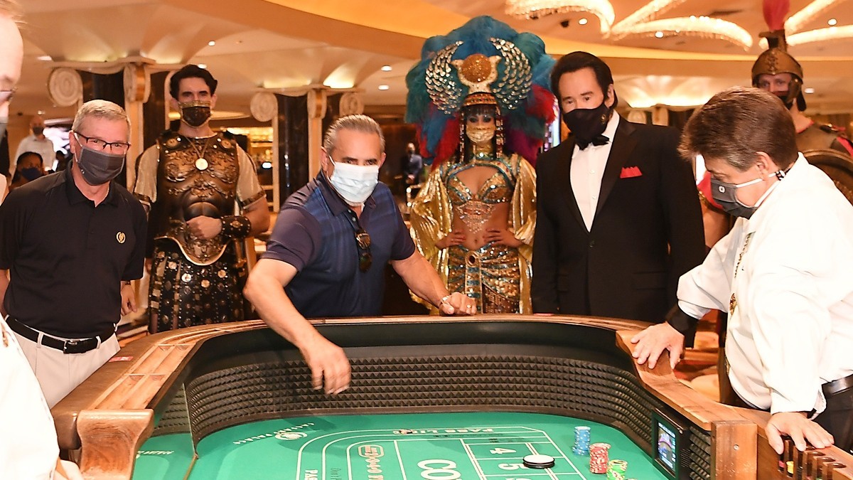 Social distancing in casinos