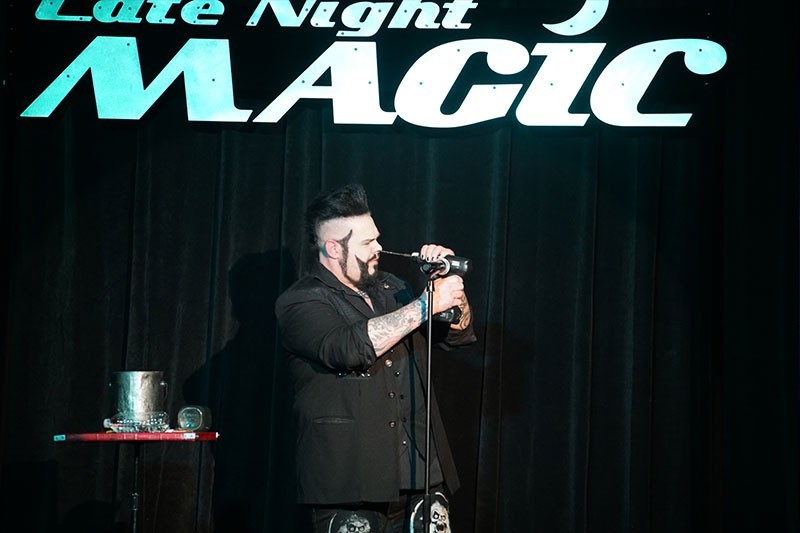 Watch Late Night MAGIC