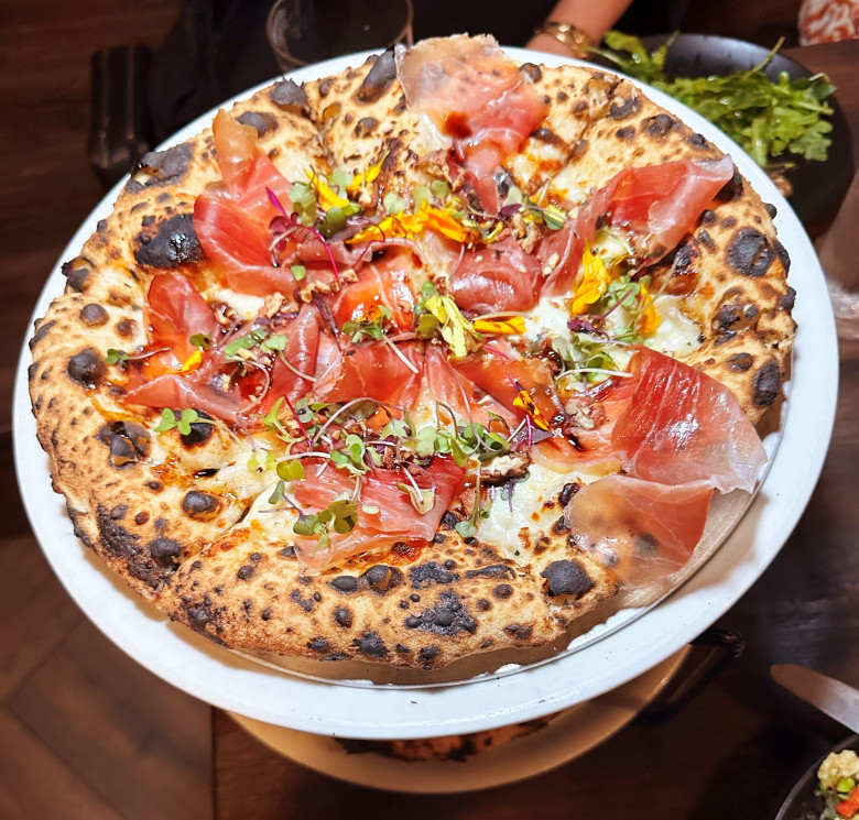 Track #1: Double Zero Pie &amp; Pub @Chinatown