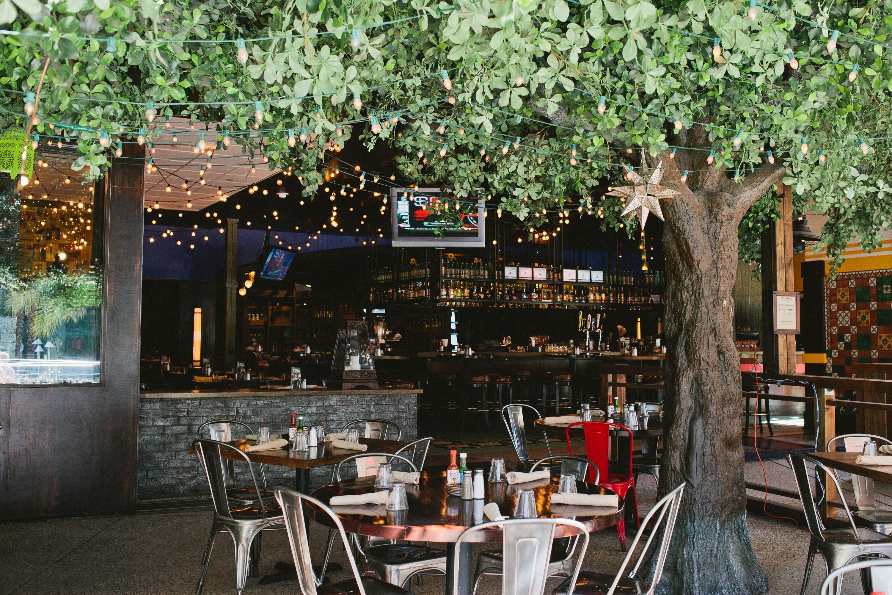 6 Outdoor Dining Areas on the Las Vegas Strip